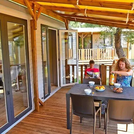 Campsite Mobilhome 4 Etoiles - Piscine - Eechif Saint-Raphael (Var)